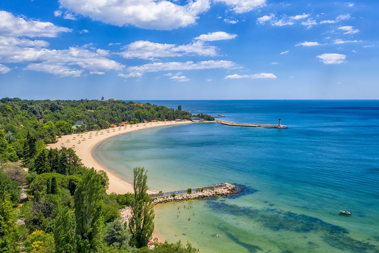 Turquoise water and fine sand: the coast around Varna  is home to some of the most beautiful beaches. 