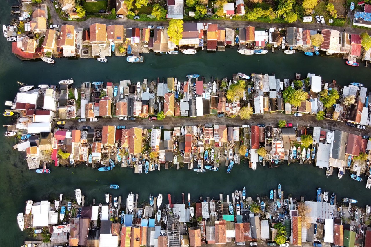 What looks like a collection of colourful Lego bricks from above is the fishing village of Chengene Skele, where you can go for a nice walk and eat fresh fish. 
