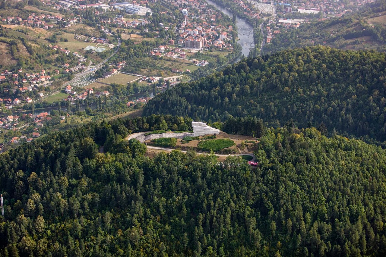 The Banj Brdo monument is located in the middle of the forest at the gates of Banja Luka. Like a mausoleum, it sits enthroned on top of a mountain 