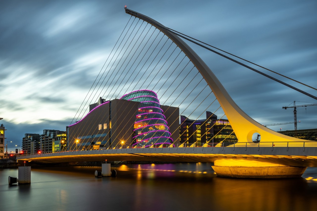 Samuel Beckett Bridge at dusk 
