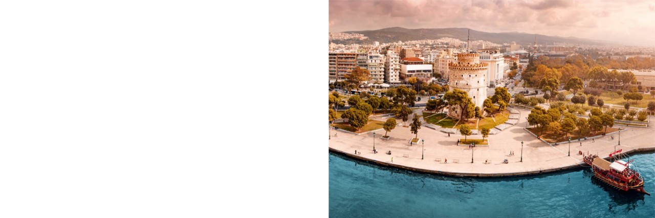 The picture shows an impressive panoramic view of the seafront promenade of Thessaloniki.
