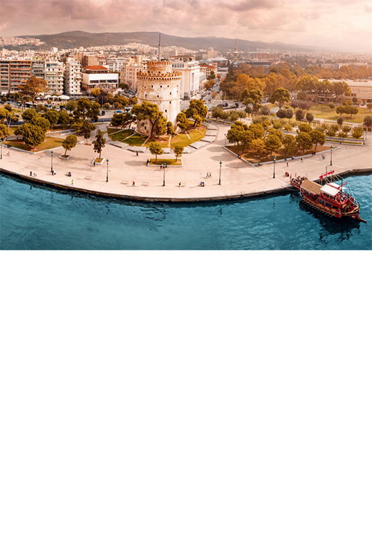 The picture shows an impressive panoramic view of the seafront promenade of Thessaloniki.