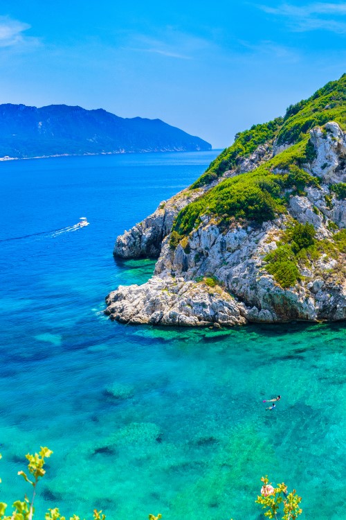 A bay in Corfu © Serenety-H/stock.adobe.com