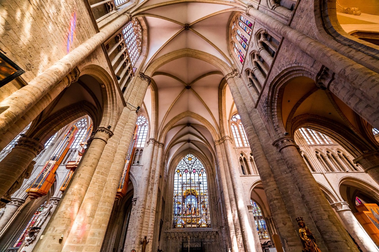 Interior view of Saint Michel et Gudule Cathedral, Gothic style, stained glass windows © Photogolfer/stock.adobe.com