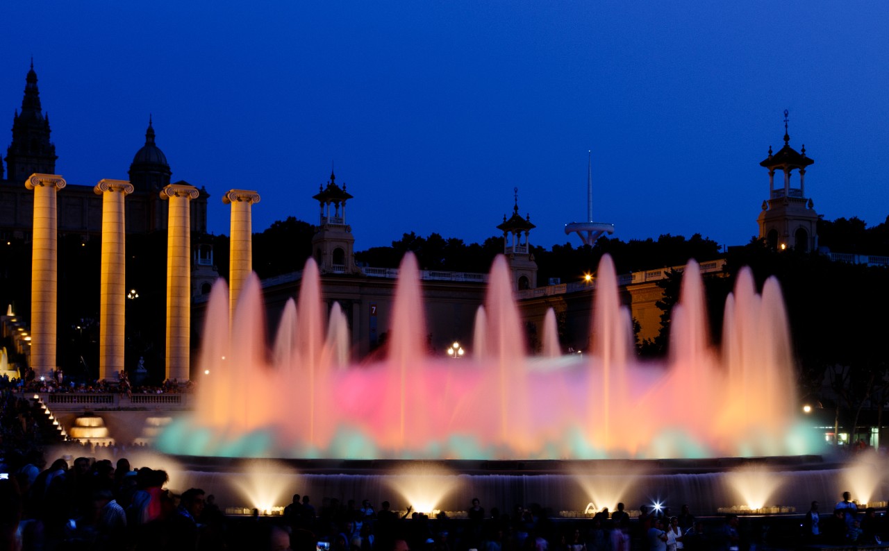 Font Màgica with water fountains and people at sunset.