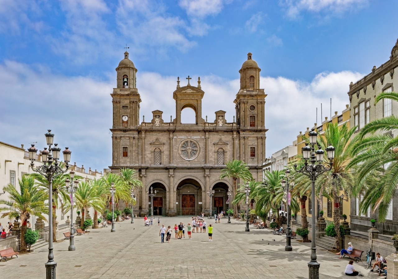 The old town of Vegueta with church 