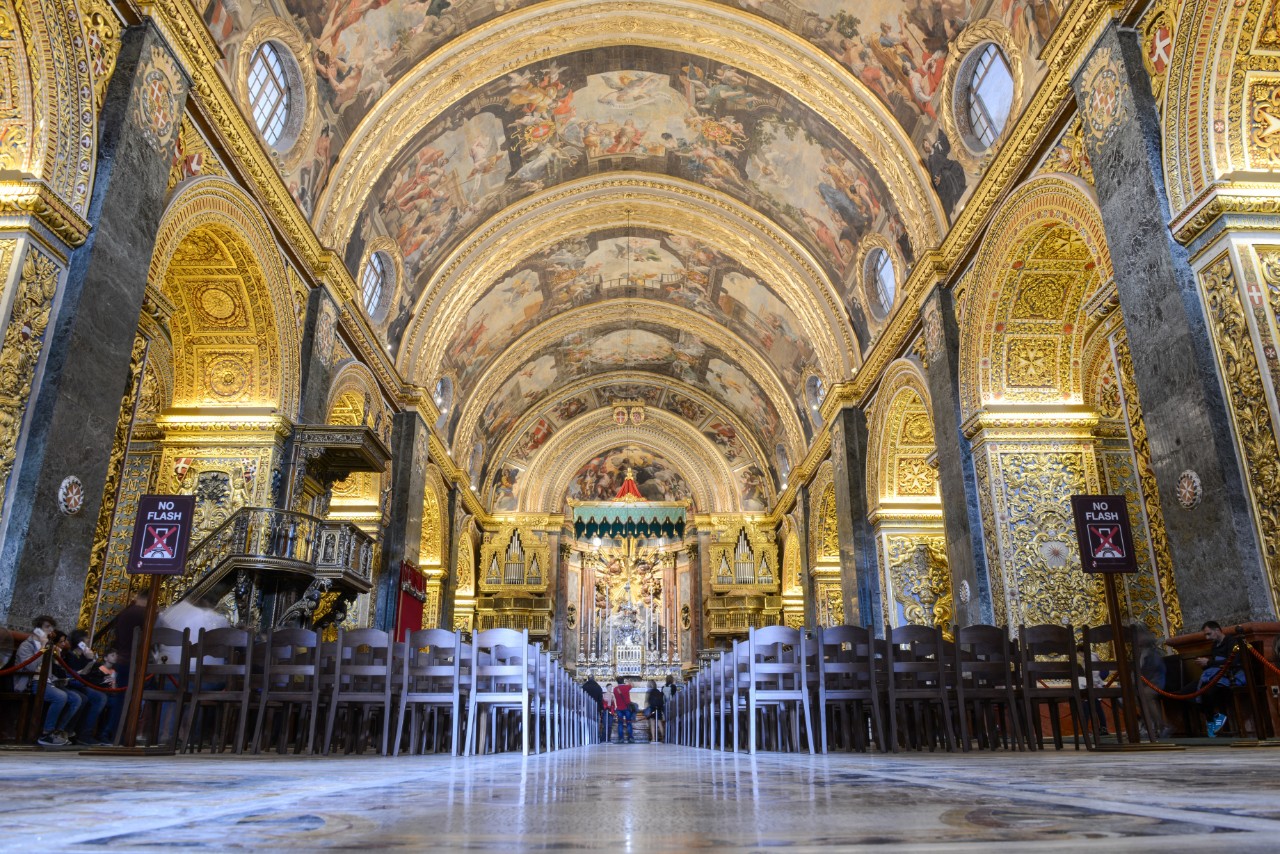 The gilded interior of St. John’s Co-Cathedral © fotoember / AdobeStock