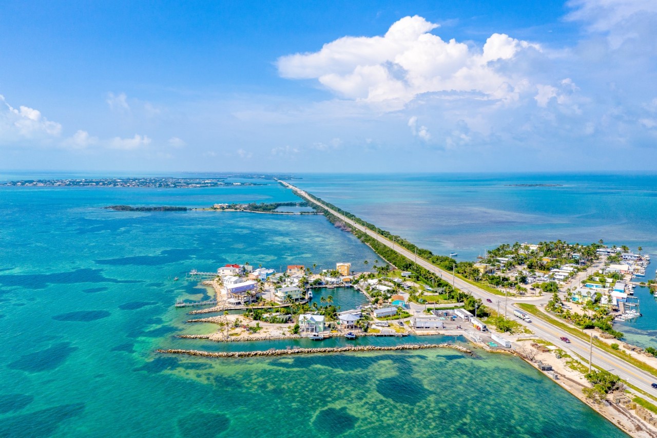 Trip to Key West: the stretch of road across the Florida Keys is one of the most picturesque routes in the USA. A single road connects the 161-km-long island chain. © Kuteich/stock.adobe.com