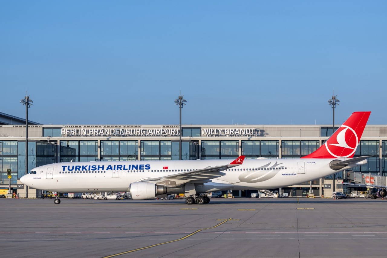 Turkish Airlines in front of Terminal 1