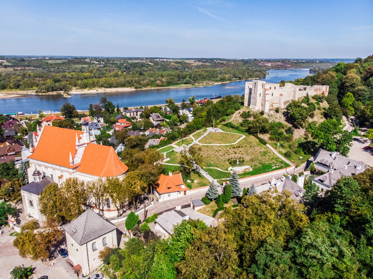Aerial view of Kazimierz Dolny with houses and the Vistula.