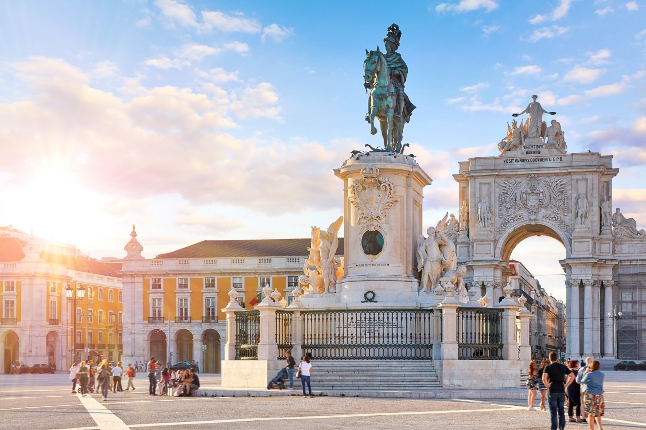 The equestrian statue on the Praça do Comércio