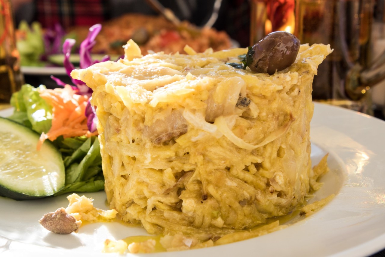 Bachalhau à Brás served on a plate
