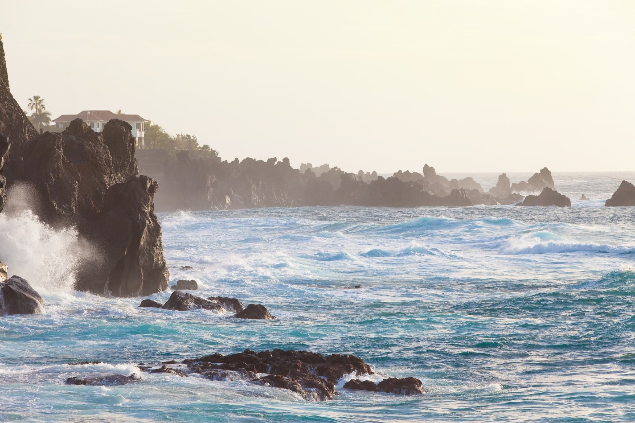 Water crashing on the cliffs of Los Gigantes 