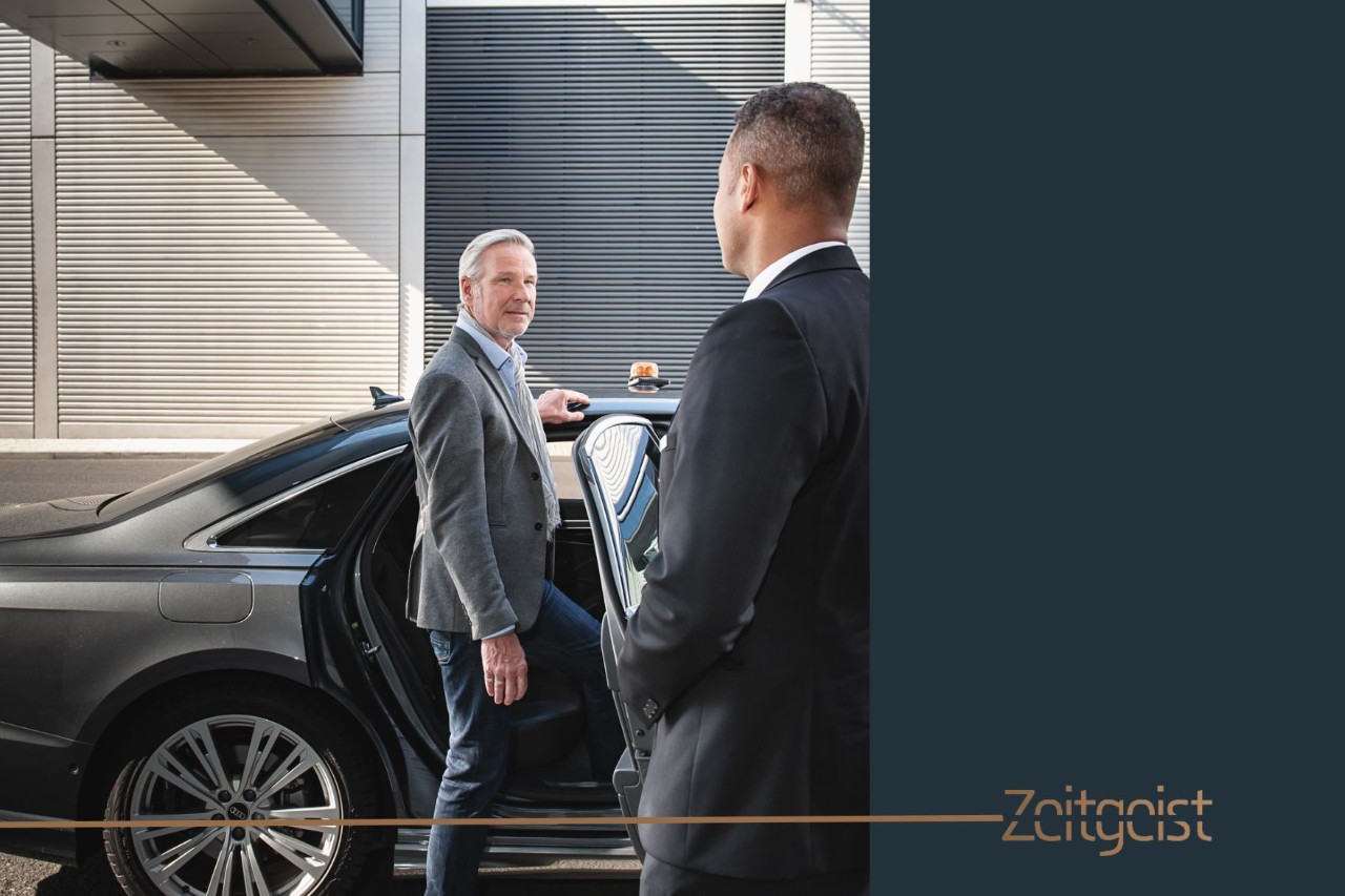 Mann in VIP Service Auto