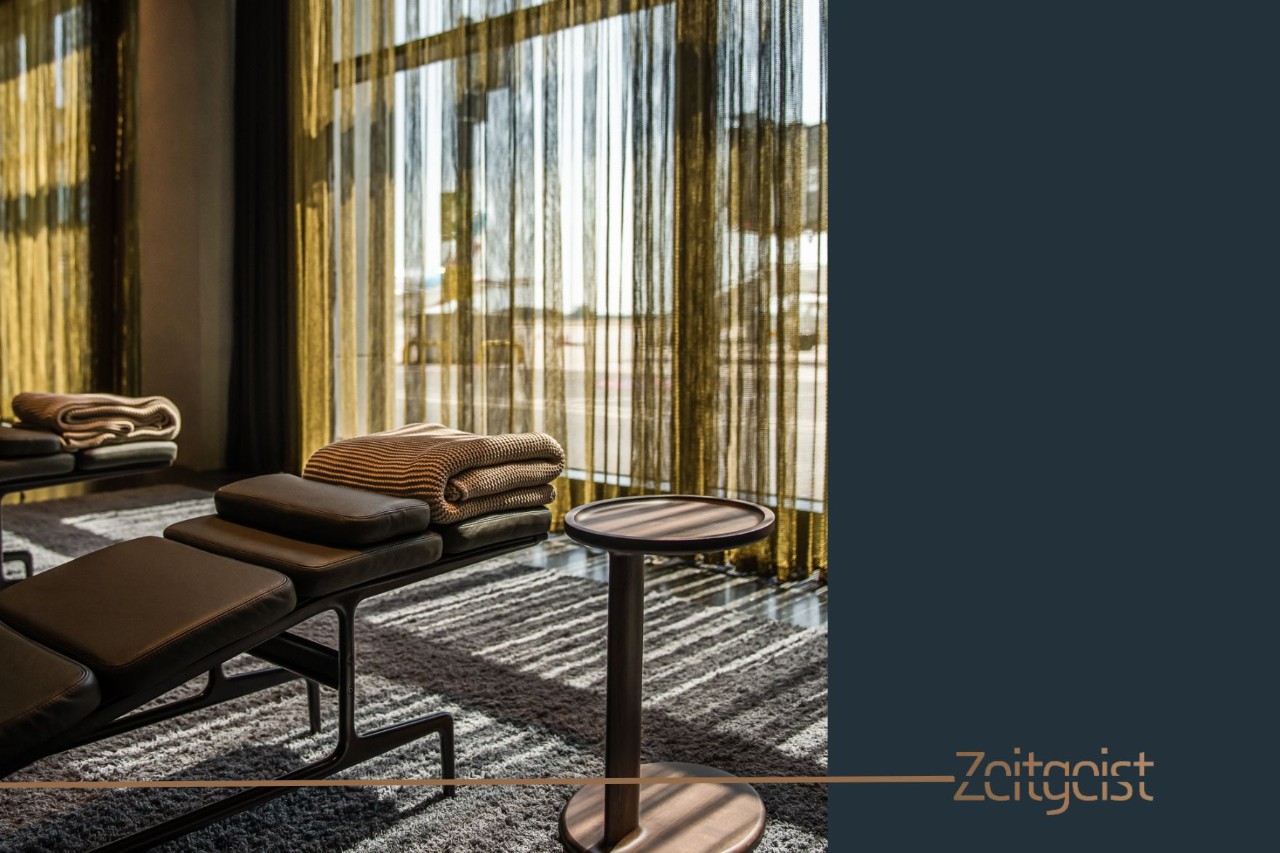 Relaxation area with loungers and bright atmosphere in the VIP area.
