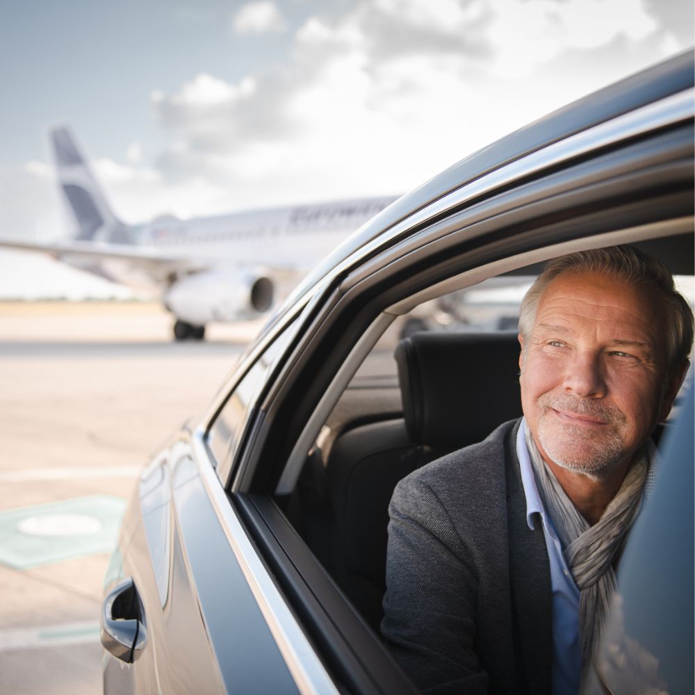 Mann im Auto des VIP Services