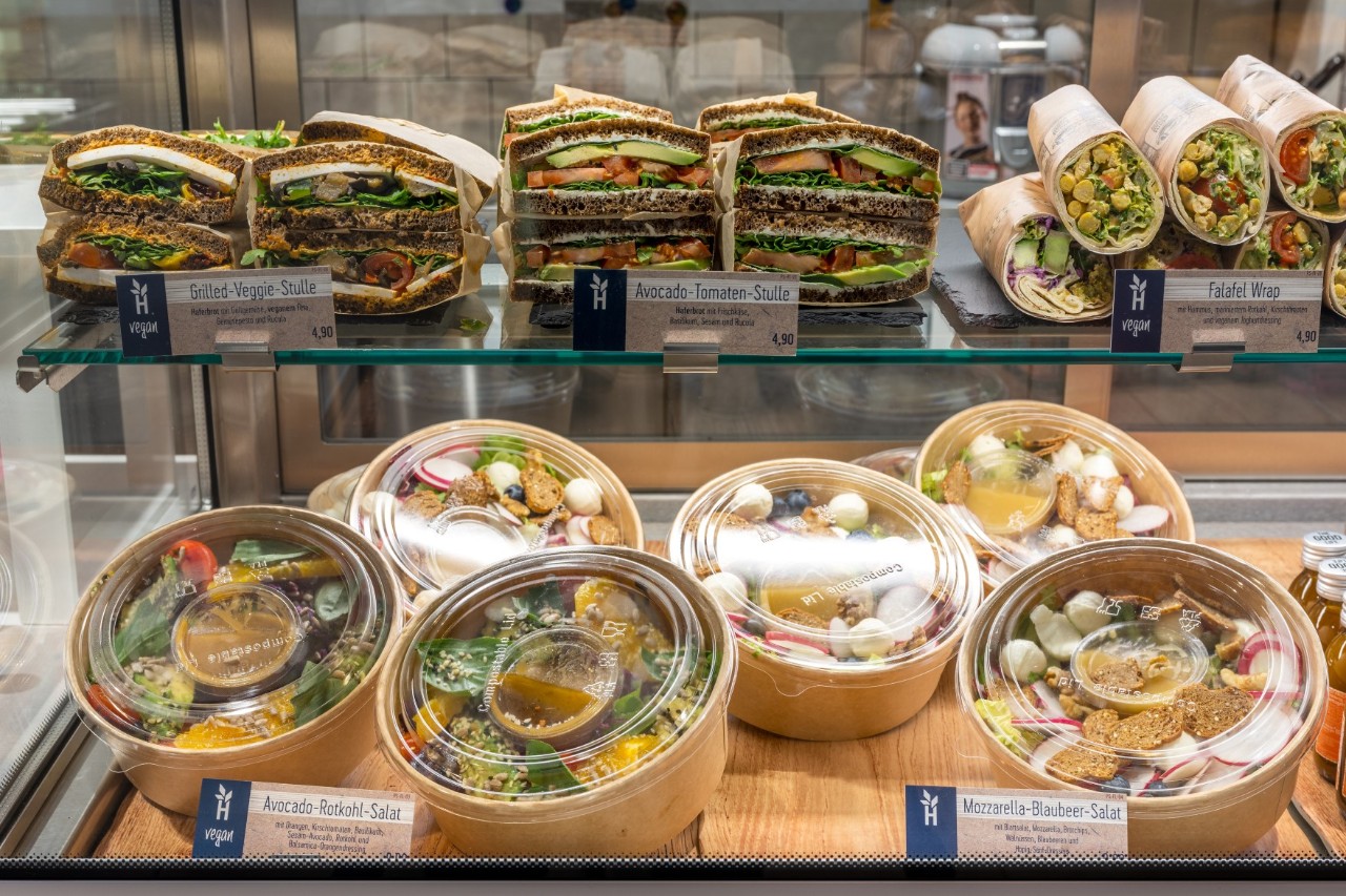 Salads, wraps and sandwiches at the Haferkater in Terminal 1