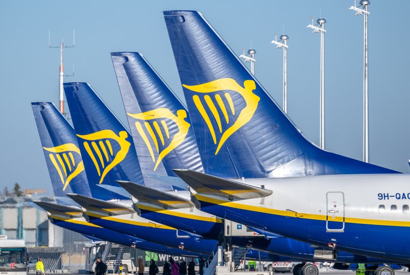 4 Ryanair aeroplanes in a row 