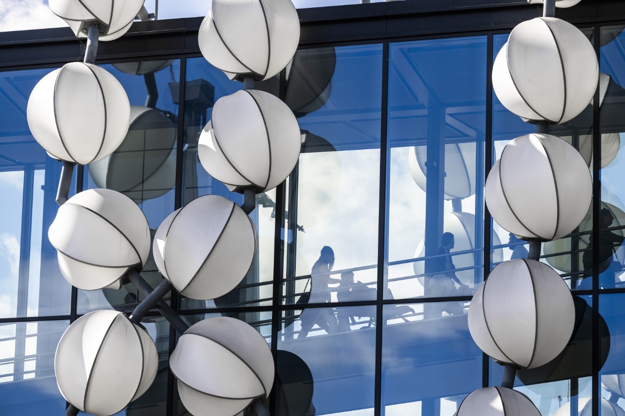 (Artificial) pearl necklace at the terminal