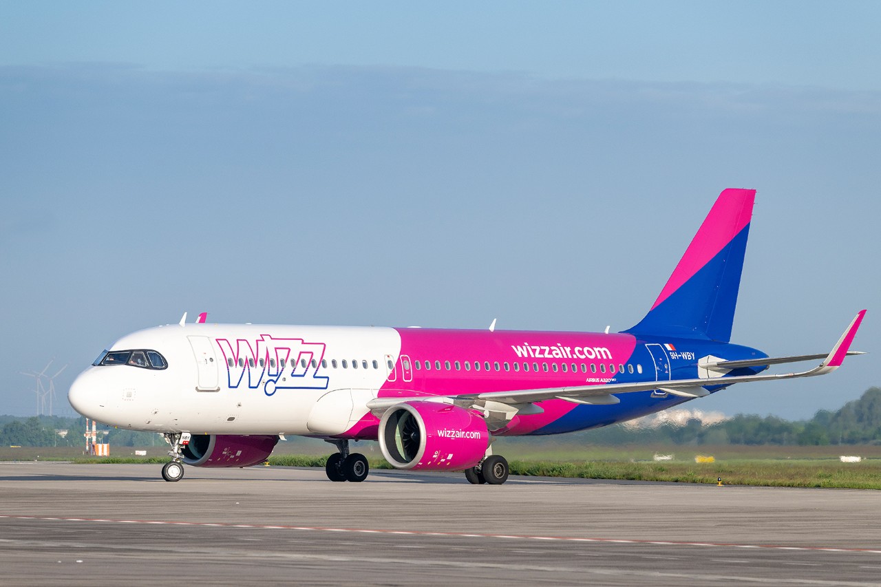 Ein Flugzeug von Wizz Air auf dem Vorfeld /A Wizz Air aircraft on the apron