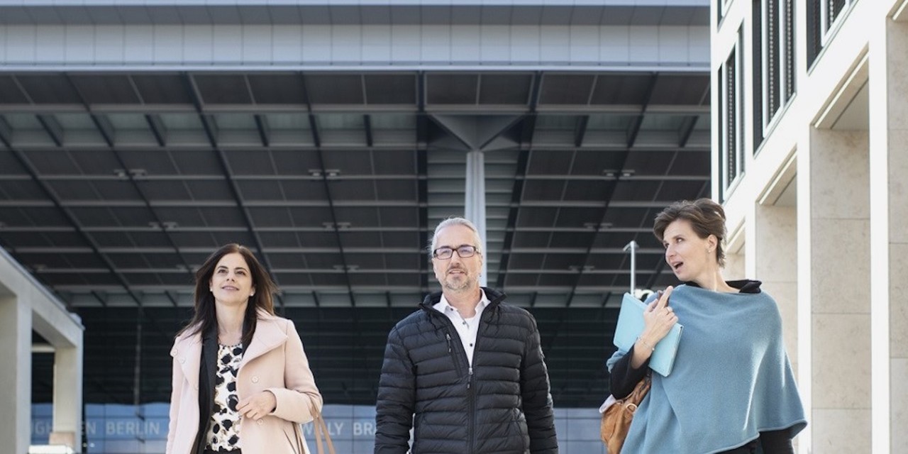 3 business travellers in front of Terminal 1