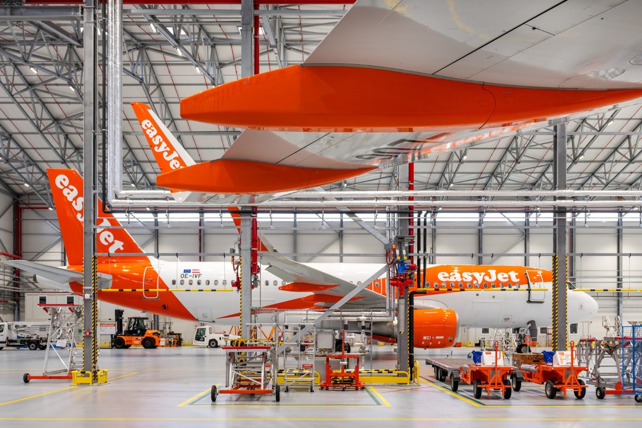 easyJet-Flugzeuge im Hangar