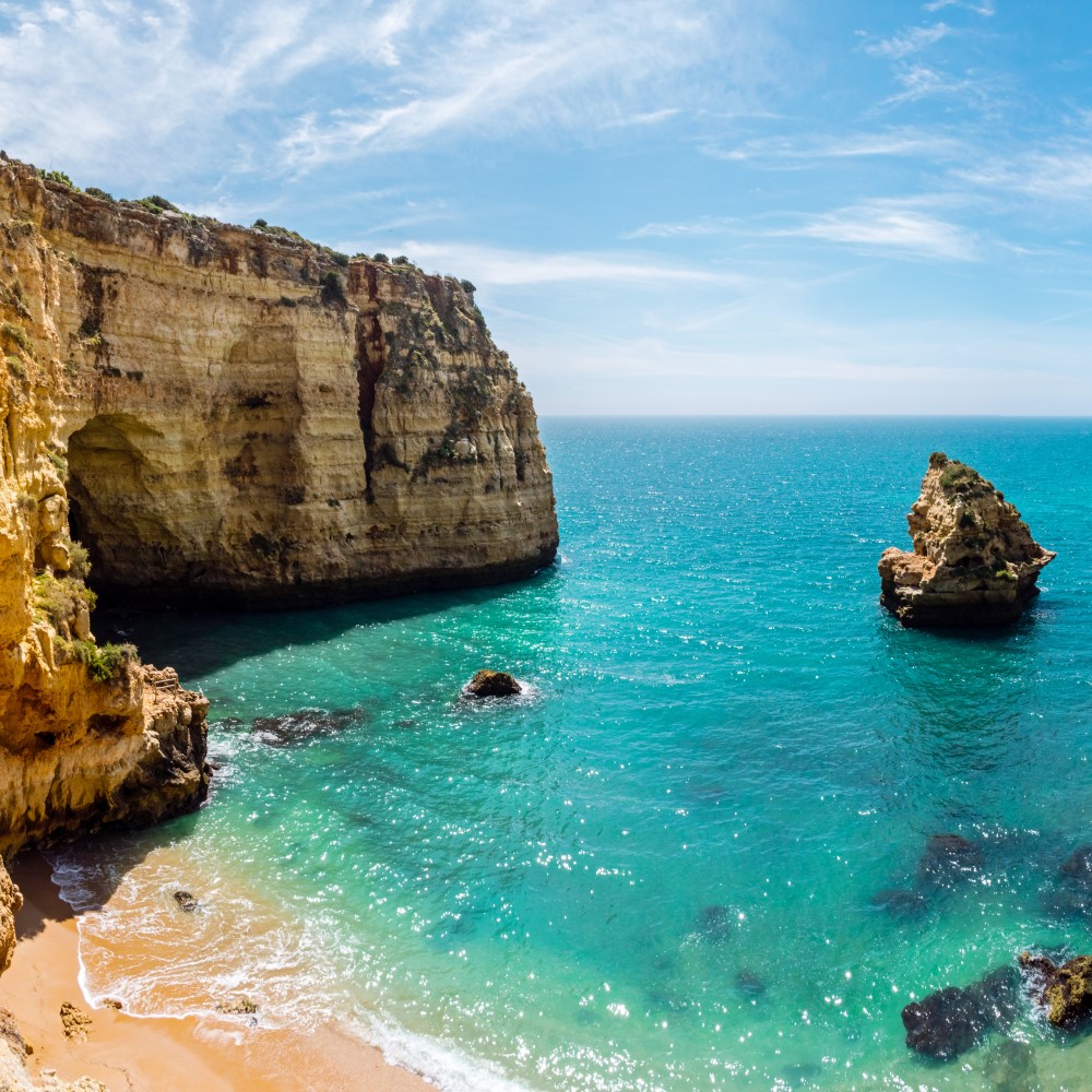 Bay with turquoise water and cliffs in the Algarve