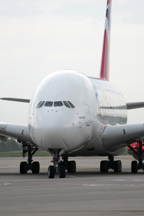 A380 tipi bir uçak apronda